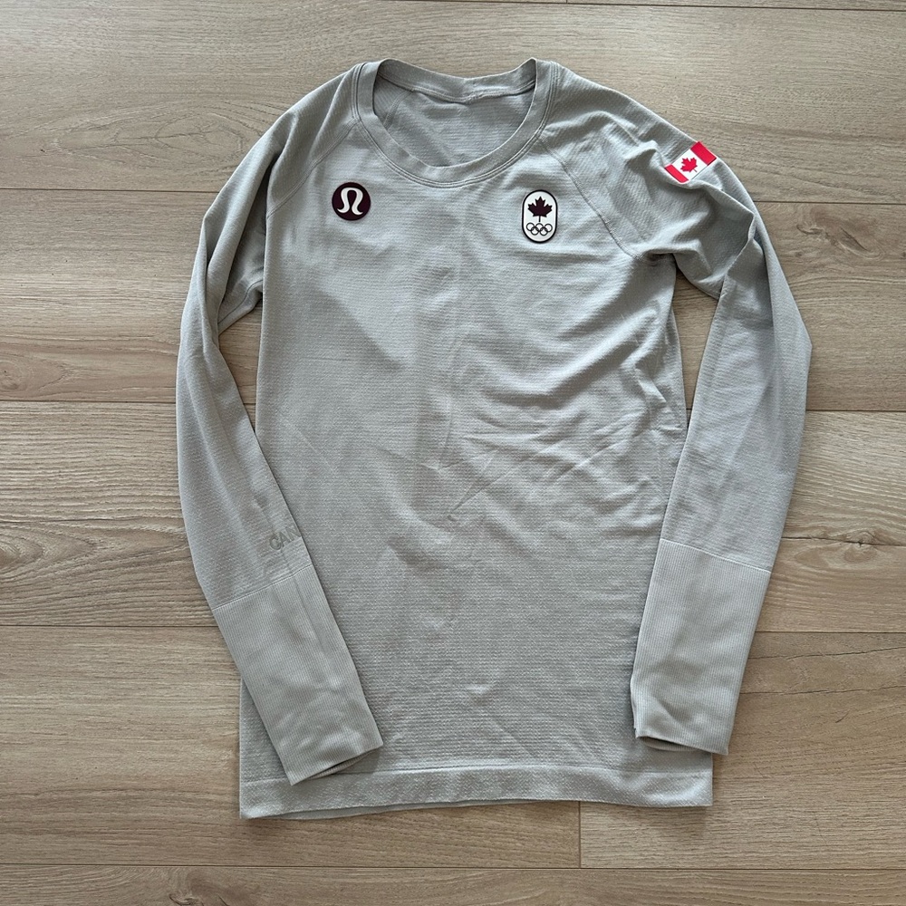 Lululemon Swiftly Tech 2.0 Team Canada Olympics long-sleeve shirt